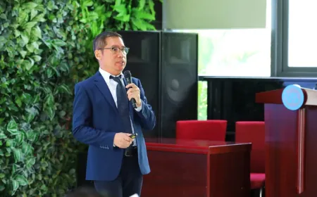 Trường đại học cần giúp người học từ 'biết AI' sang 'sẵn sàng với AI'