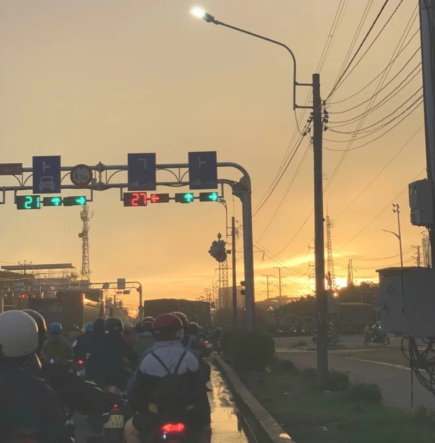 Đi đường 'khỏe' hơn nhờ đèn giao thông tích hợp AI