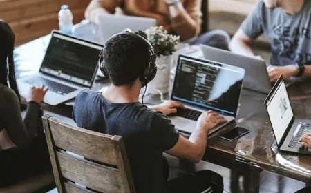 Người trẻ lao đao trên thị trường lao động, chỉ trừ một nhóm vừa nhận lương khủng, vừa thăng tiến nhanh