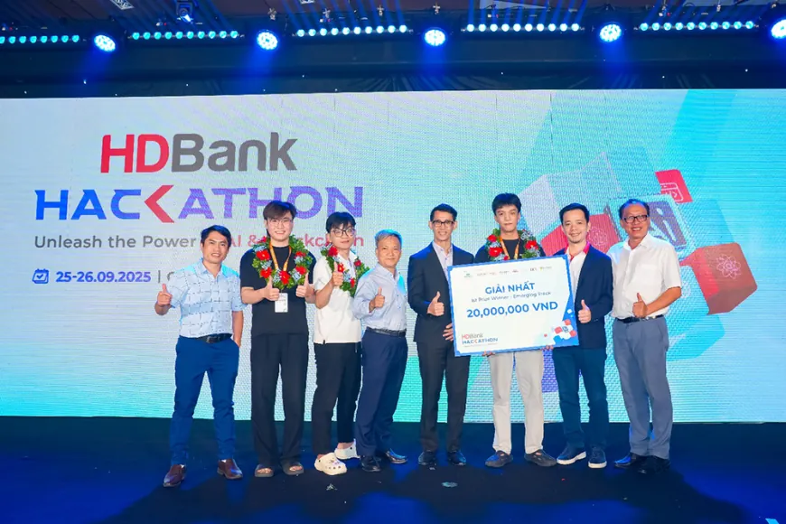 Sinh viên phát triển giải pháp trợ lý tài chính bằng AI