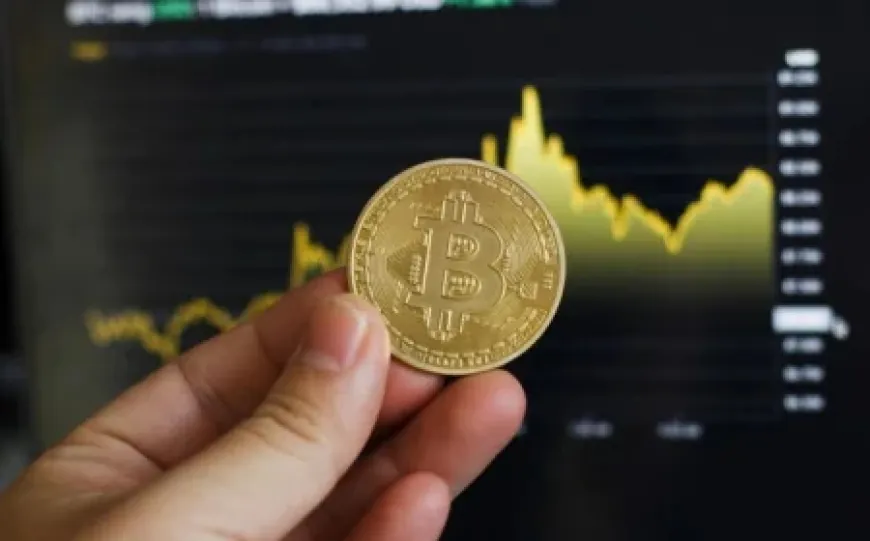 Giá Bitcoin hôm nay 12.1.2026: BTC đối mặt mức sống còn 65.000 USD