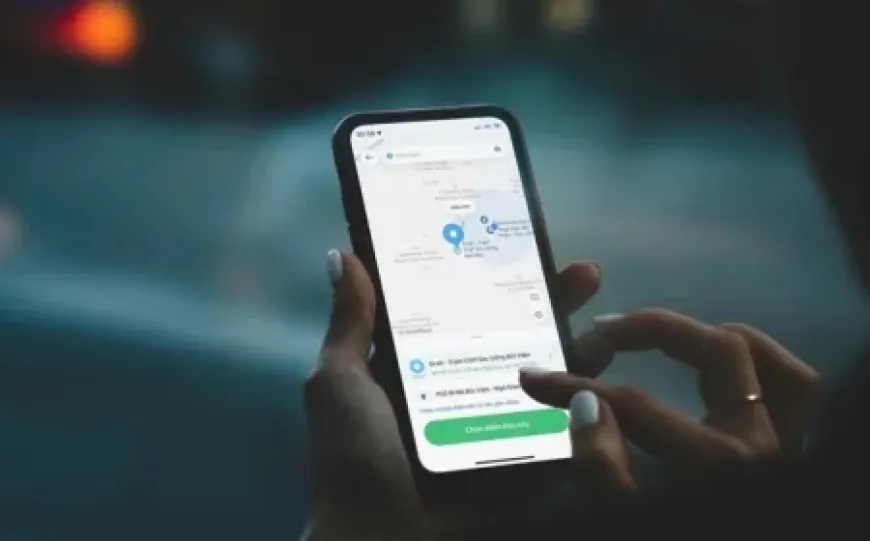 Người dân TP.HCM sắp có dịch vụ đưa thú cưng đi GrabCar, giá cước ra sao?