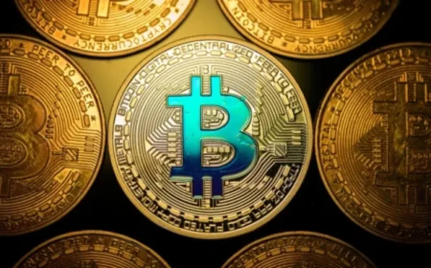 Nhà đầu tư 'cá voi' gom Bitcoin trong lúc nhỏ lẻ tháo chạy