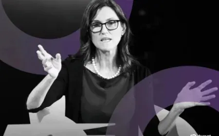 Cathie Wood đổi chiều: Ark Invest xả hàng loạt cổ phiếu công nghệ và Bitcoin